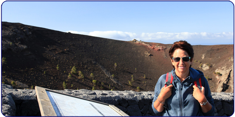 Gina Mom bij vulkaan San Antonio op La Palma